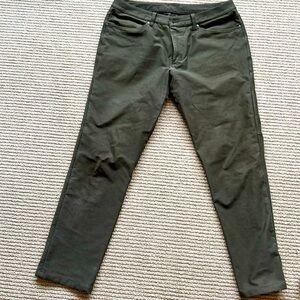 Lululemon Men’s ABC Classic-Fit 5 Pkt Pant 32"L
Utilitech; Olive Green 36 waist